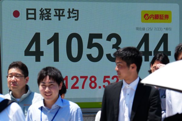 康乾配资 回家带娃！日本一银行将强制爸爸休陪产假