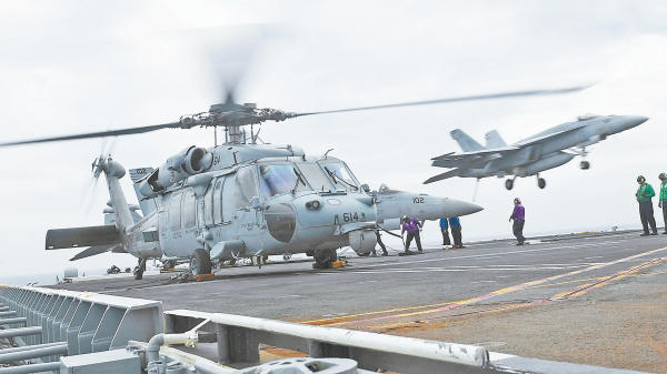 云配资 遭受攻击？劣质燃油？设备故障？美航母连坠两机原因引猜测