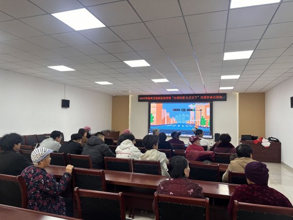 易启胜 【民生实事进行时】2025年德州天衢新区袁桥镇开展“文明交通 礼行天下”交通安全日活动